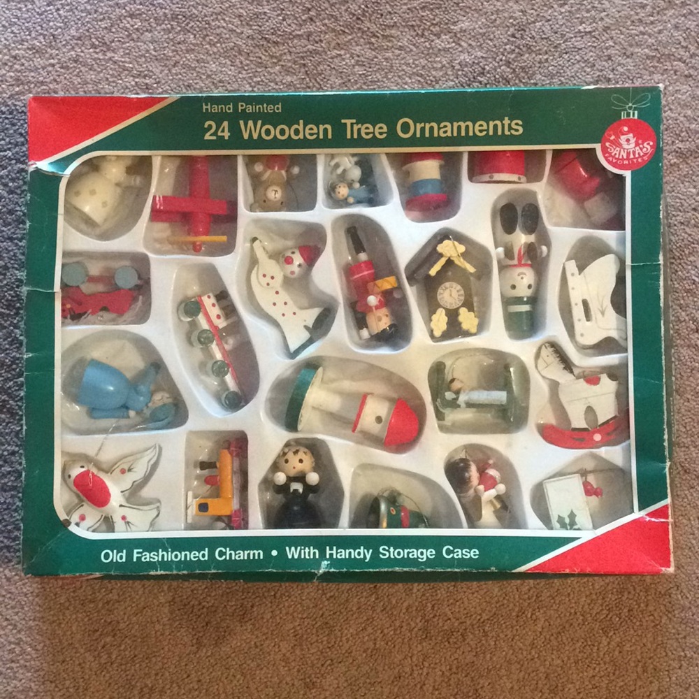 Wooden tree ornaments